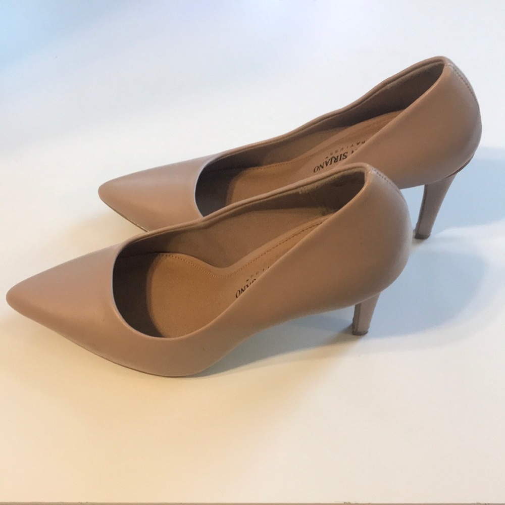 Pointed toe pumps